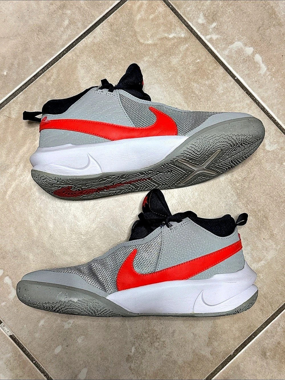 Nike Hustle Df Gray Red Athletic Shoes US 5Y